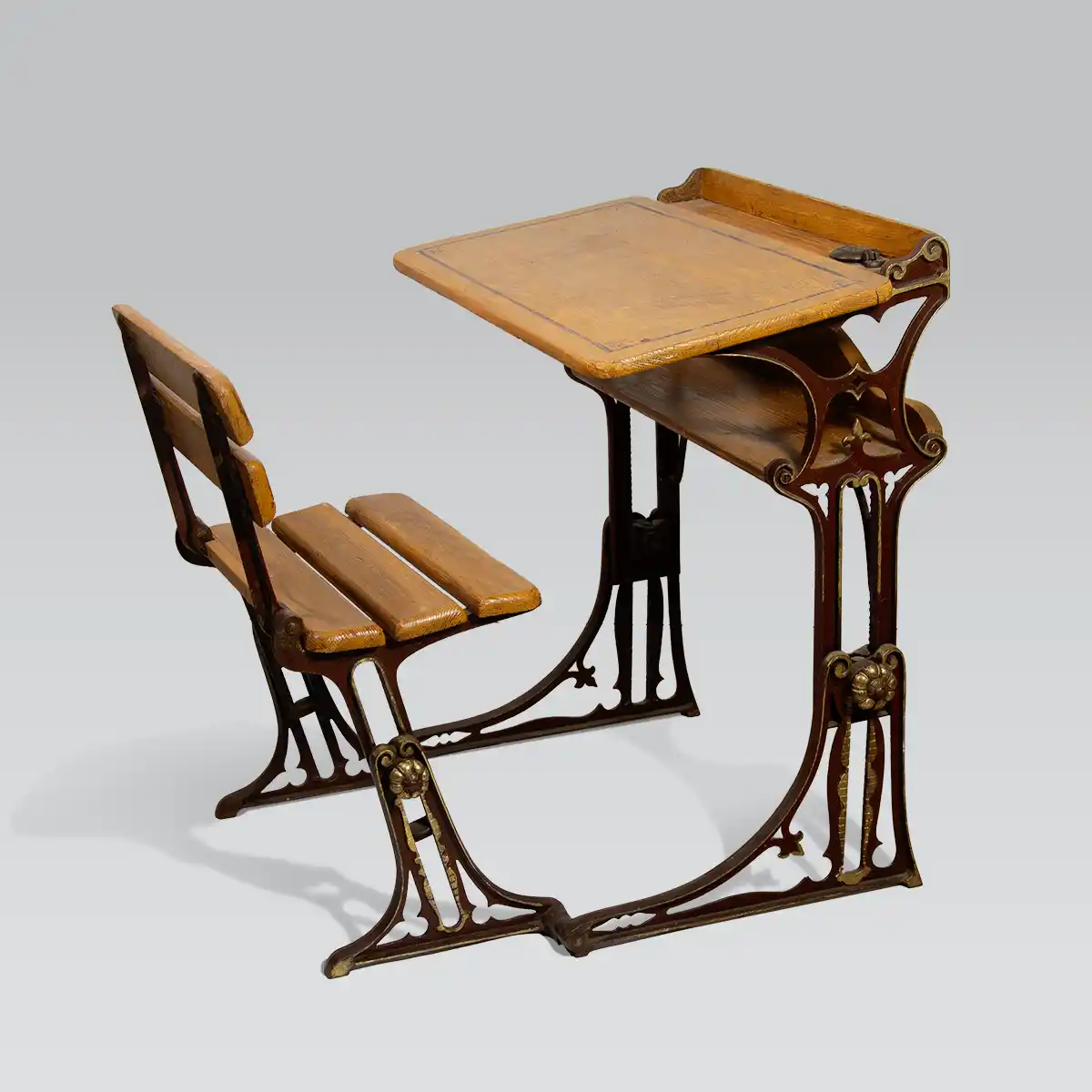 valurauta-pulpetti-1900-luvun-alusta Valurautainen pulpetti 1900-luvun alusta, Spohr&Kramer, Frankfurt